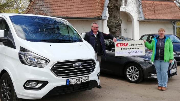 Bild CDU Bargteheide: v-l.: Hans-Werner Harmuth (CDU-Ortsvorsitzender und Stormarner Kreispräsident), Vera Siemer(Ortsvorsitzende und Landesmitgliederbeauftragte)